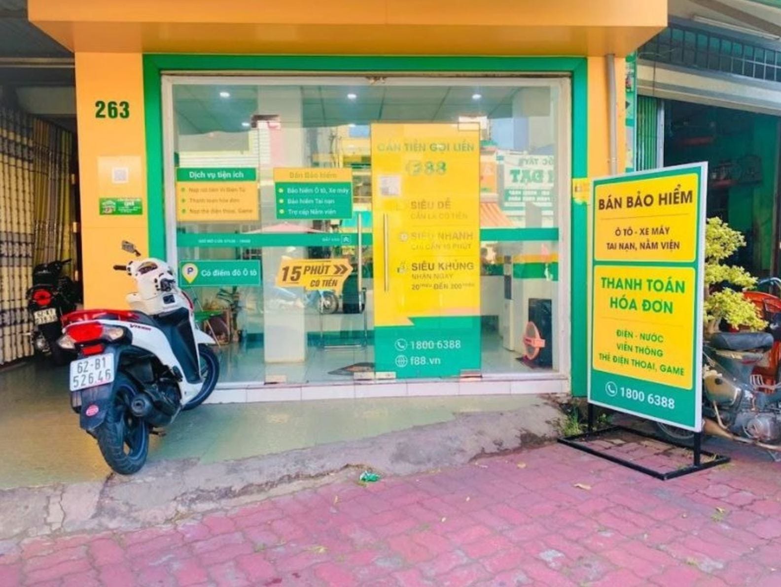 Bước 3 khách hàng mang cavet xe đến phòng giao dịch F88 để làm thủ tục vay tiền